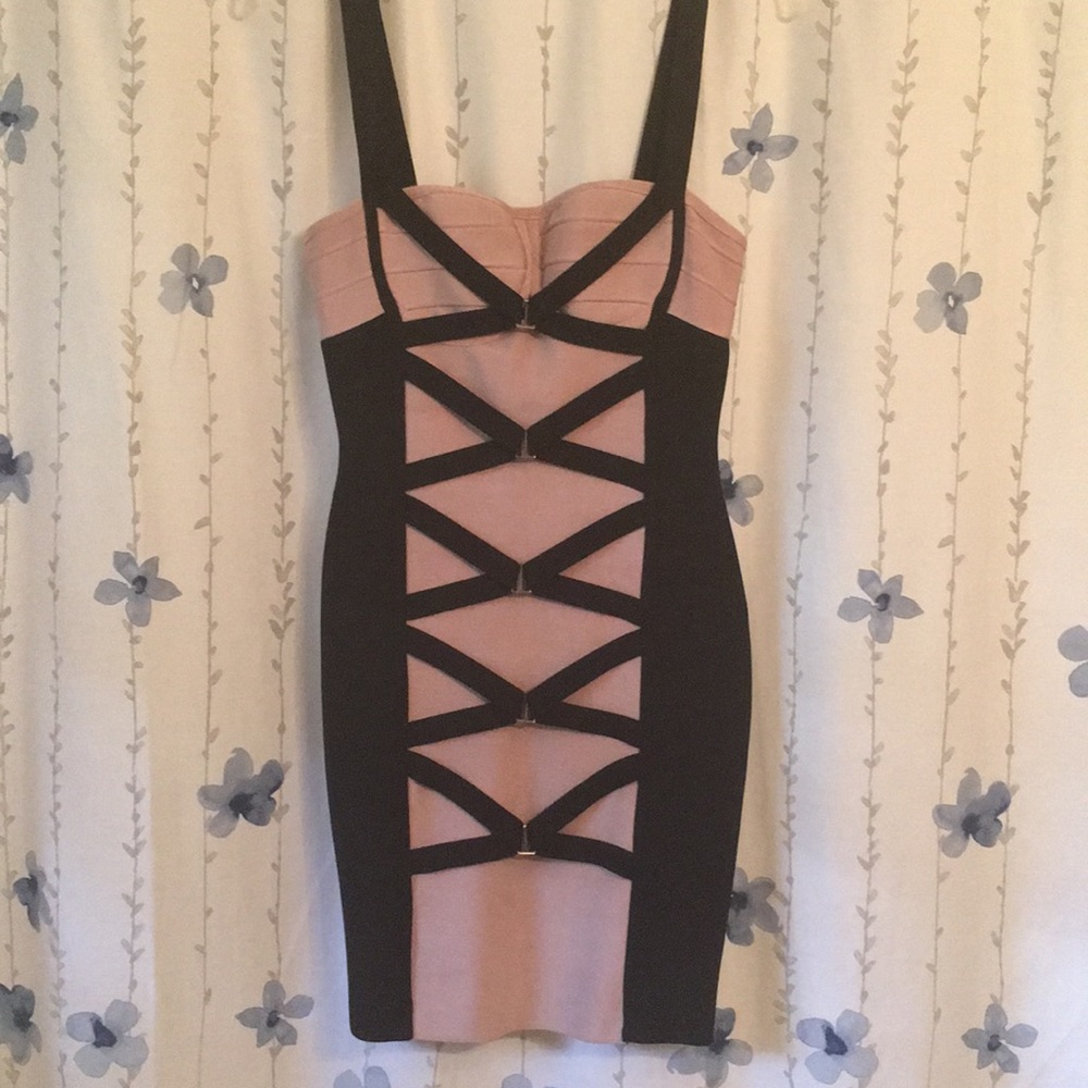 Beige and black zip up dress